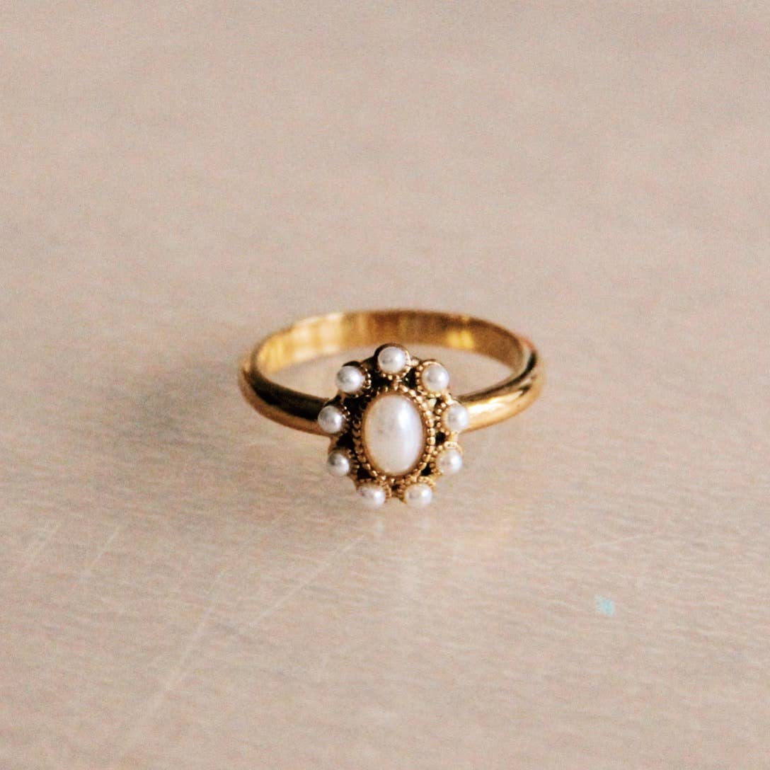 Stainless steel vintage ring with pearl stones - gold - WanderWood