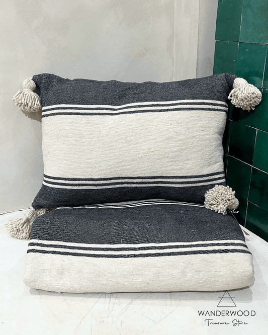 Pom Pom Kussen Taupe / Denim Blue - WanderWood