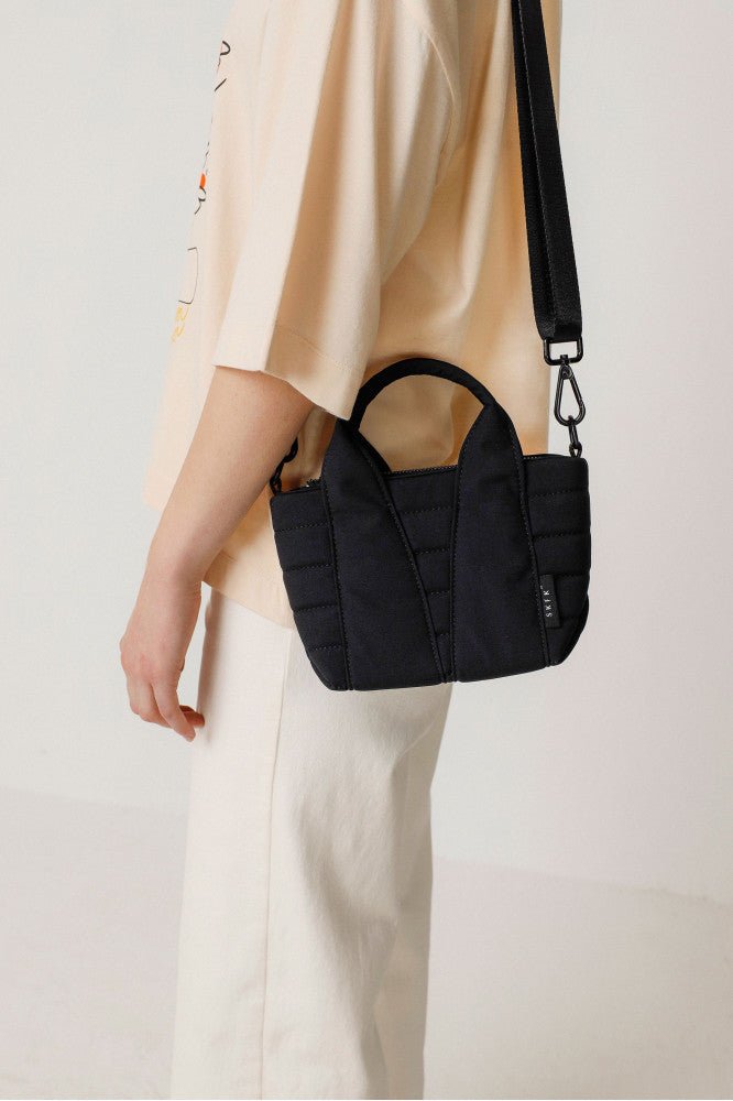 Tas Puff Bag Black - WanderWood