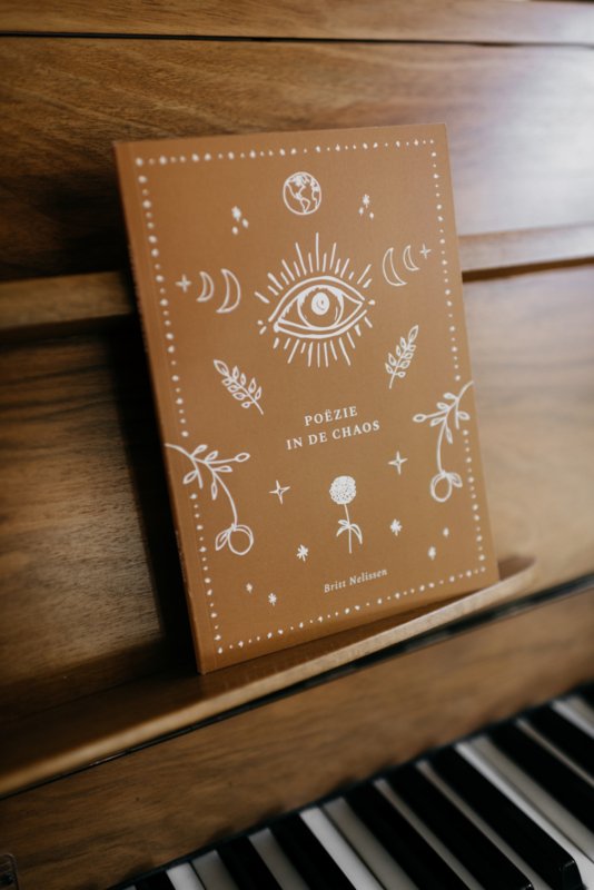 Gedichtenbundel Poezie in Chaos | Little Universe
