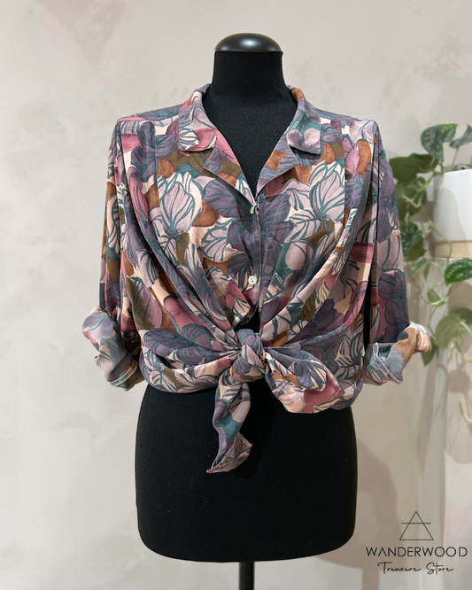 Vintage blouse flowers bij WanderWood