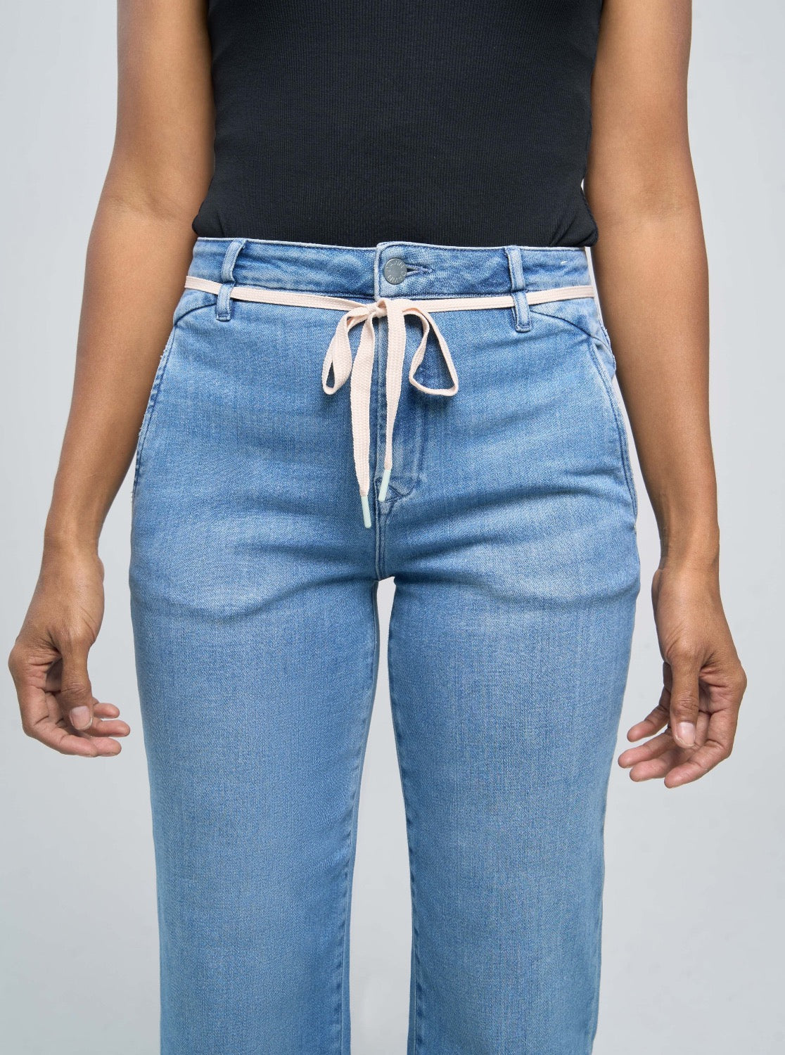 detail foto van franse zakken jeans Dew 