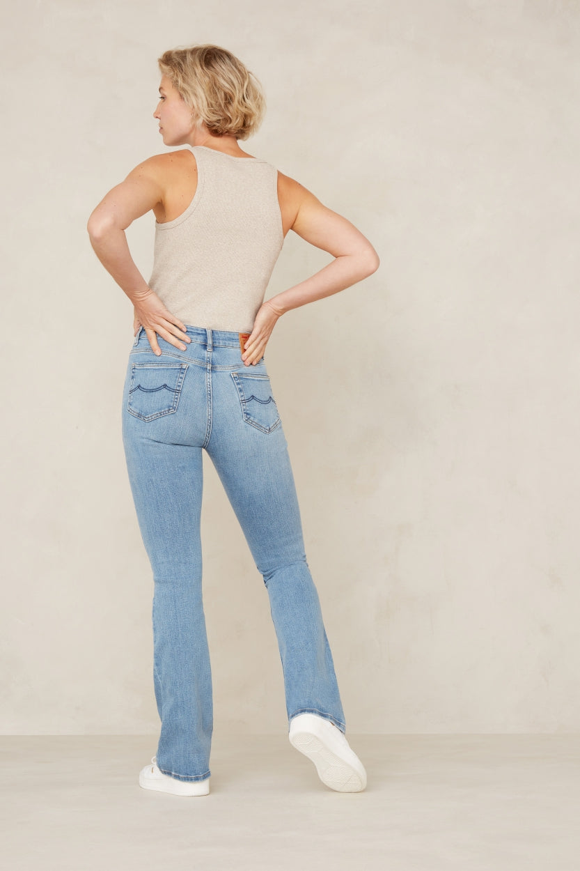 Detail achterzakken jeans Marie