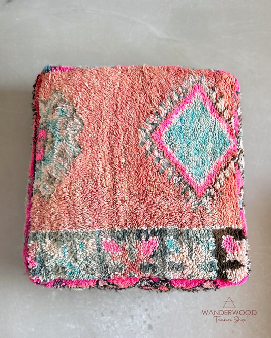 Gekleurde vintage poef uit Marokko bij WanderWood