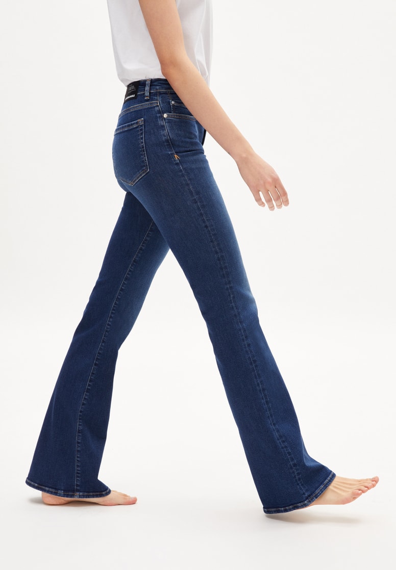 Zijkant van flared jeans