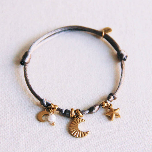 Armband Satin charm with moons and mini pearl - taupe