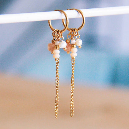 Earring with gemstones, facets and chain - nude/peach